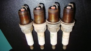 Đoán bệnh về xe ô tô qua màu sắc của bugi