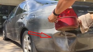 Khắc phục các vết móp trên xe ô tô.